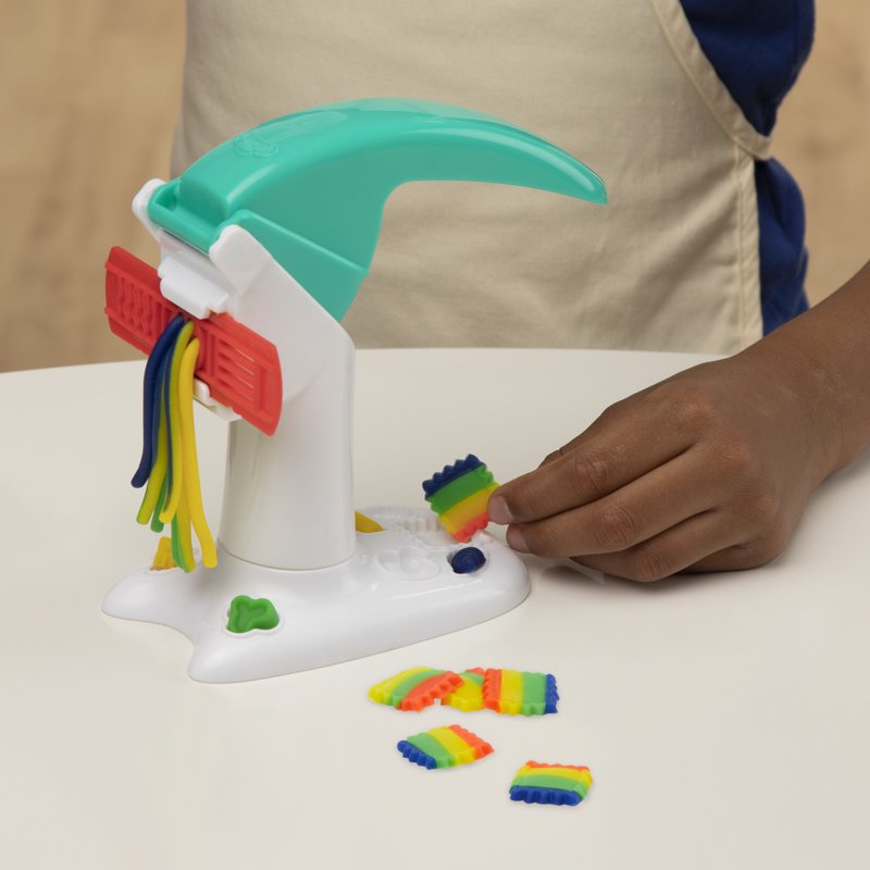 Play-Doh Kitchen Creations Lil’ Noodle Playset with 2 Dual-Color Cans - Pretend Pasta Toy for Kids
