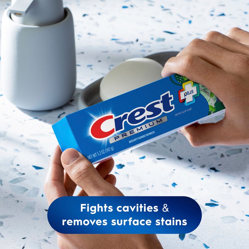 (4 Pack) Crest Fluoride Toothpaste with Mint Flavor - 3 x 5.2 oz Family Pack, Cavity & Stain Protection