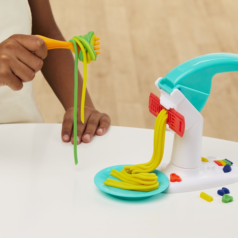 Play-Doh Kitchen Creations Lil’ Noodle Playset with 2 Dual-Color Cans - Pretend Pasta Toy for Kids
