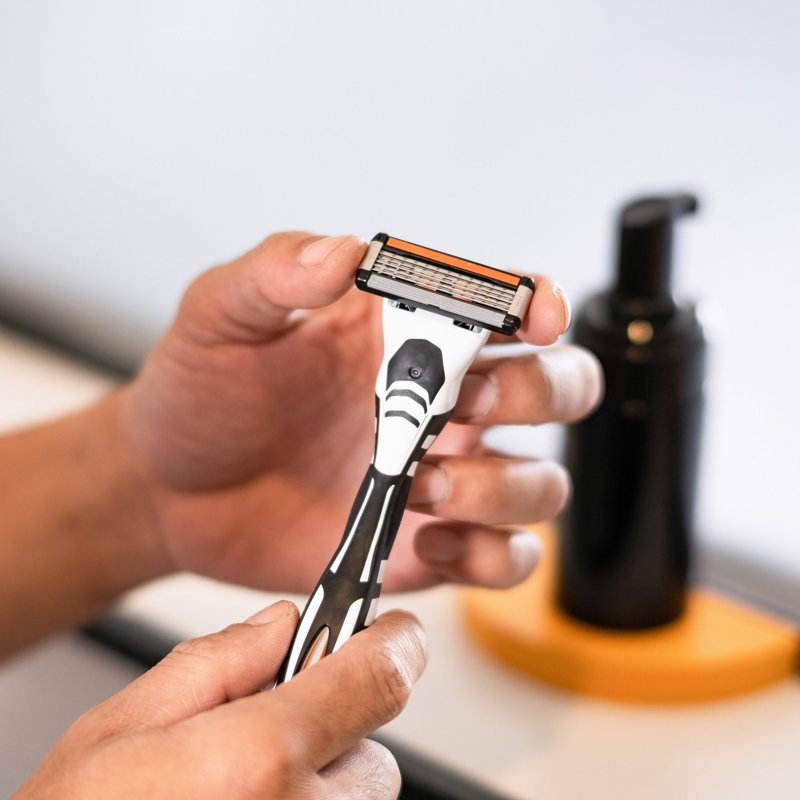 Men's 5-Blade Refillable Razor Set with Handle and Cartridges – Close Shave
