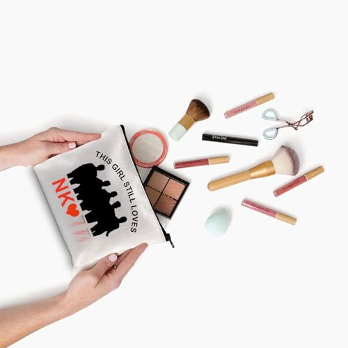 Paterr 2 Pcs White Fuzzy Makeup Bag Set Flannel Cosmetic Bags Cute Preppy Fluffy Cosmetic Pouch with Zipper Travel Toiletry Organizer for Girls Valentine's Day Gifts for Women