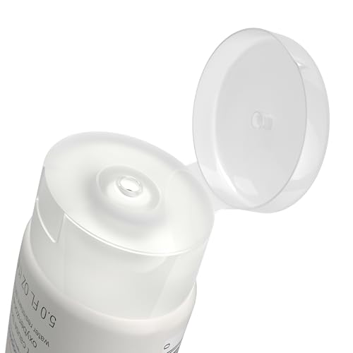 Neutrogena Clear Body Breakout-Free Liquid Sunscreen Lotion for Acne-Prone Skin, Oil-Free Sunscreen, Broad Spectrum SPF 30, Oxybenzone-Free, Fragrance-Free & Non-Comedogenic, 5 fl. oz