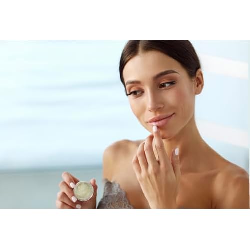 Handmade in small batches, this lip mask hydrates and leaves lips ultra-soft with organic coconut oil, shea butter and cocoa butter. Paraben-free, Vegan, Cruelty-free, Gluten-free and Clean beauty.