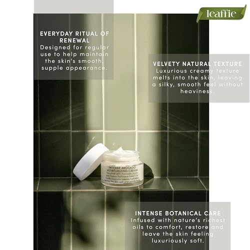 Tree Hut Vitamin C Glow Bundle, Sugar Scrub, Foaming Gel Wash, and Whipped Body Butter, Exfoliate, Hydrate, Brighten & Reveal Glowing Skin, Nourishing Skin Care Set for All Skin Types, Vegan