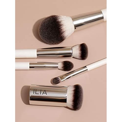 ILIA - Shadow Brush | Flat, Tapered Head Made with FSC Certified Wood, Aluminum, + Soft, Vegan Bristles | Pack, Press, + Sweep Eyeshadow | Expertly Crafted | Non-Toxic, Vegan, Cruelty-Free, Recyclable