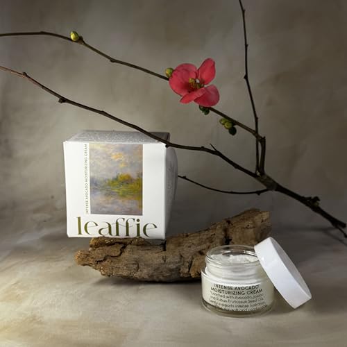Tree Hut Vitamin C Glow Bundle, Sugar Scrub, Foaming Gel Wash, and Whipped Body Butter, Exfoliate, Hydrate, Brighten & Reveal Glowing Skin, Nourishing Skin Care Set for All Skin Types, Vegan