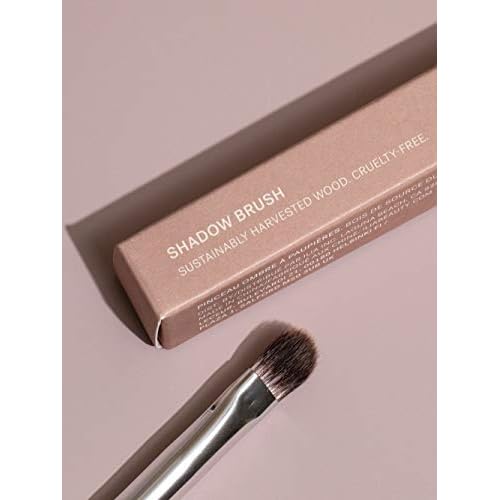 ILIA - Shadow Brush | Flat, Tapered Head Made with FSC Certified Wood, Aluminum, + Soft, Vegan Bristles | Pack, Press, + Sweep Eyeshadow | Expertly Crafted | Non-Toxic, Vegan, Cruelty-Free, Recyclable