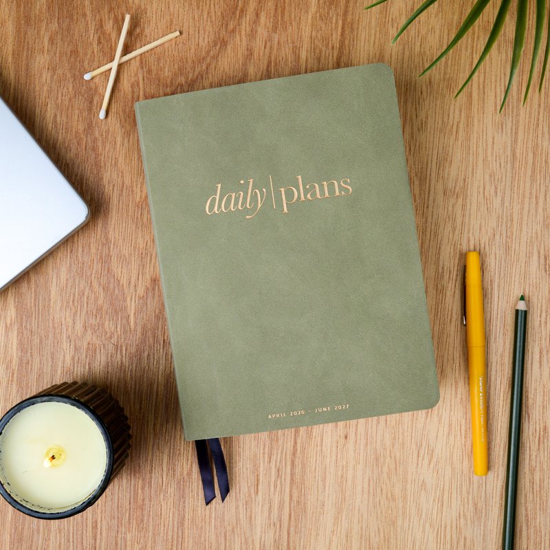 15-Month Sage Green Leatherette Planner with Gilded Edges - Daily Flex Organizer