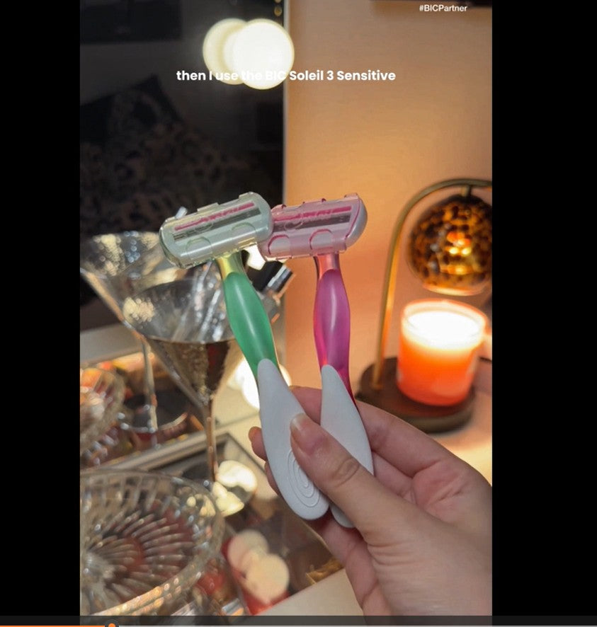 Women’s Disposable 3-Blade Razor Set with Aloe Moisture Strip - Assorted Pack