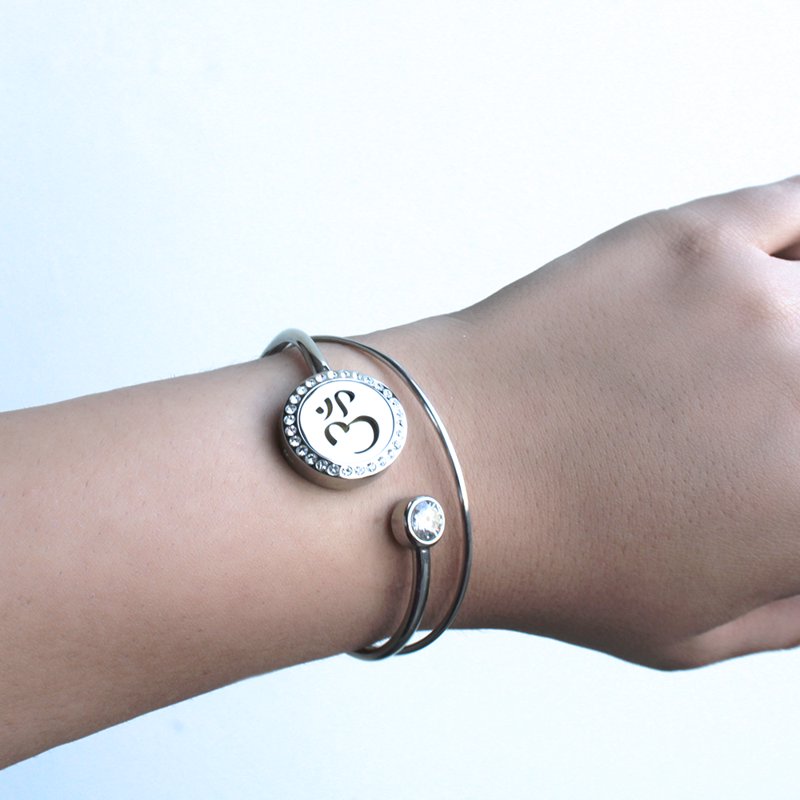Essential Oil Jewelry Bracelet with Aromatherapy Diffuser - Hypoallergenic Stainless Steel, Gift Box & Reusable Felt Pads