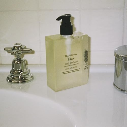 Junos Pufiry Hand Wash | Yuzu, Perilla Leaf, Eucalyptus | 9.46 Fl Oz | Product of Korea