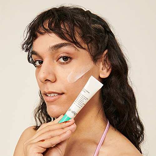 good light New Moon Balm. All-in-One Balm, Acne Spot Treatment For Face, Hydration For Dry Skin, Razor Burn, Scar Cream, Hyperpigmentation. Made With Hyaluronic Acid, Vitamin E & B5. 0.5 Fl. Oz.