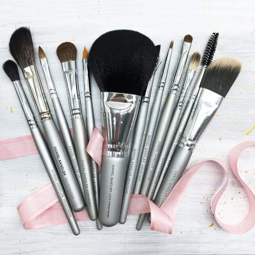 Daniel Sandler Socket and Smoke Brush for Blending Eyeshadow with Precision ? Soft Synthetic Eye Makeup Brush for Crease, Liner, and Smokey Eye Looks ? Cruelty-Free, 14cm