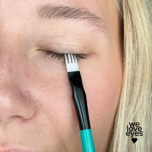 We Love Eyes - In Between Eyelash Brush - Ideal for removing stubborn eyelid margin debris for lash retention - safe for lash extensions - ideal for those prone to anterior blepharitis & collarettes