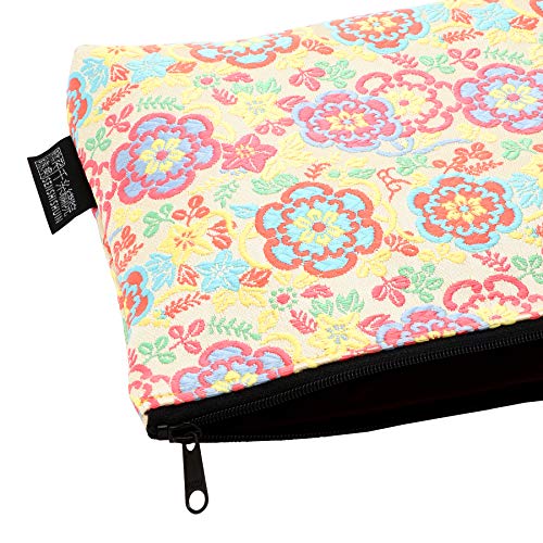 Brocade zipper pouch, lined with Nishijin brocade, size M. (Remonsaika)