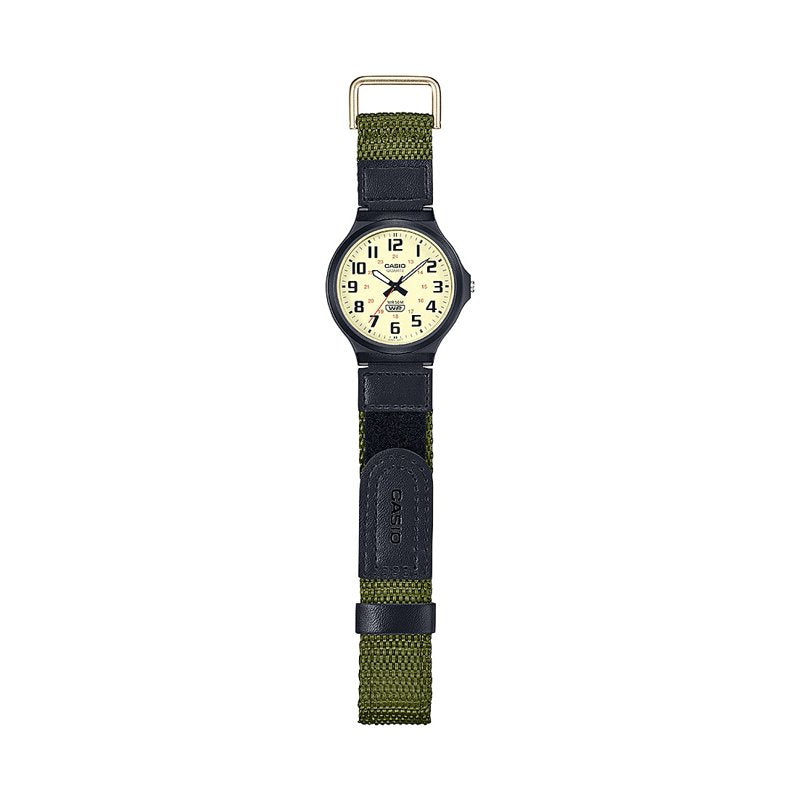 Casio Men's Analog Wristwatch with Green Cloth Band Water-Resistant 50M
