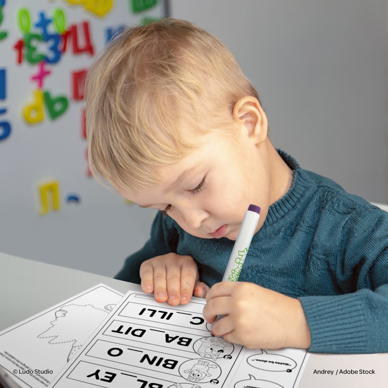 Bluey Imagine Ink Mess-Free Coloring Book with Magic Marker - 10 Pages