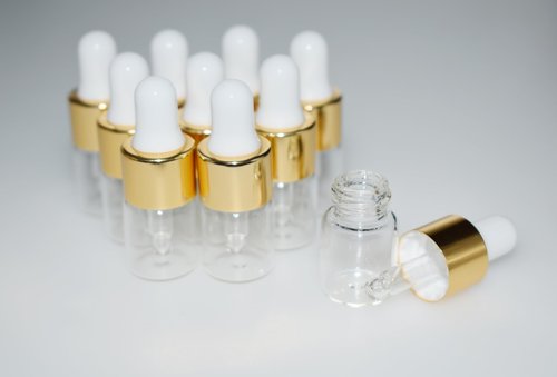 Hustar Small Dropper Bottle, 10pcs 2ml Mini Sample Dropper Bottles Mini Makeup Containers for Travel Liquids Tiny Glass