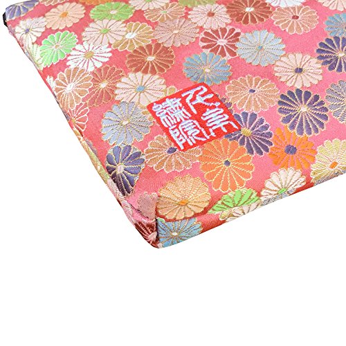 Brocade zipper pouch, lined with Nishijin brocade, size M. (Shugikuranman)