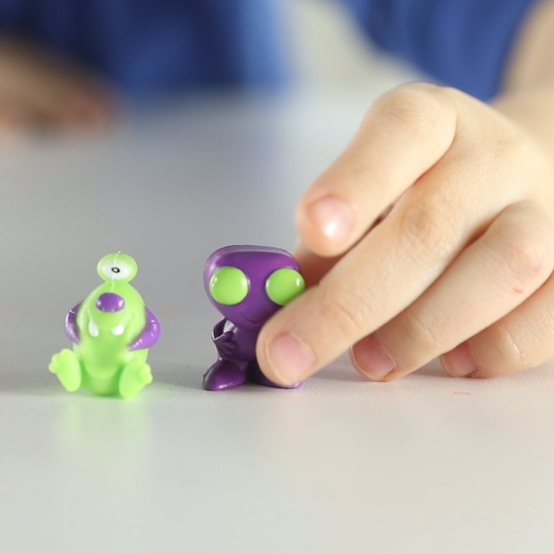 Kids Science Beaker Creatures Bio-Home Set with Collectible Creatures - Educational Toy for Ages 5+
