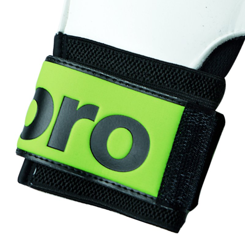 Junior Goalie Gloves with Latex Palm - Green, Medium | Umbro Soccer Training