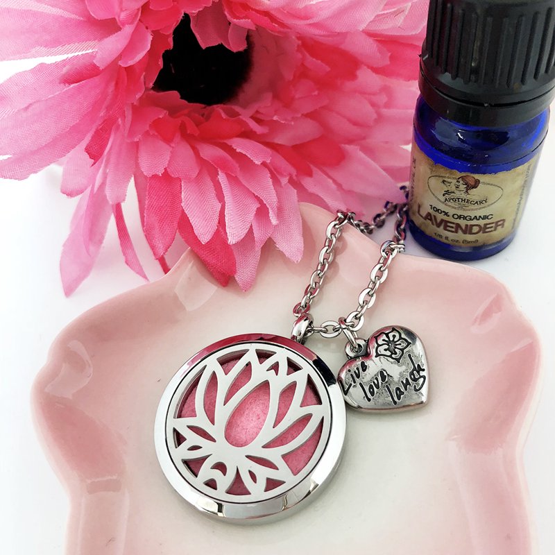 Aromatherapy Necklace with Essential Oil Diffuser Charm and Gift Set for Women