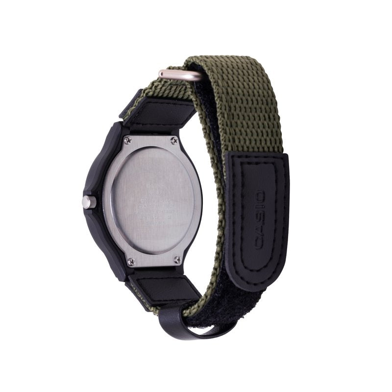 Casio Men's Analog Wristwatch with Green Cloth Band Water-Resistant 50M