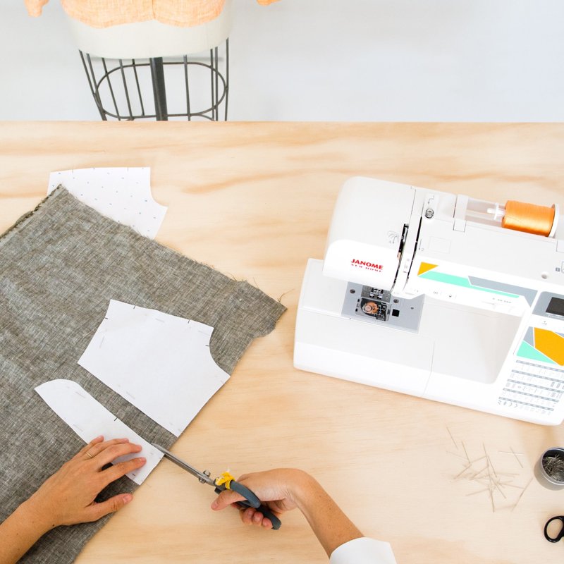 Janome MOD-50 50-Stitch Computerized Sewing Machine for Home Use