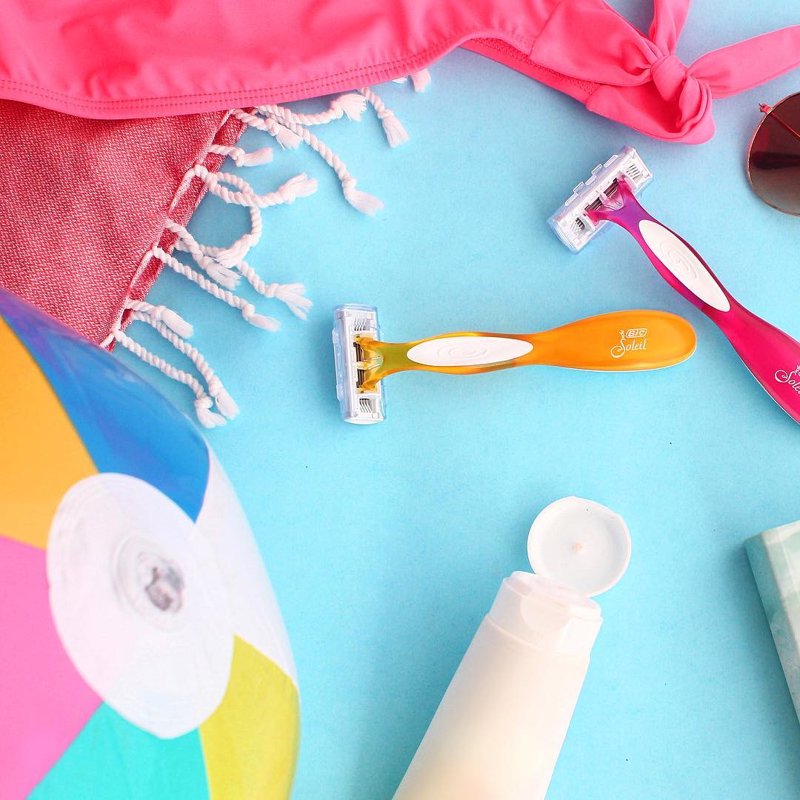 Disposable Women's Razors with Aloe Vera & Vitamin E - 8 Pack
