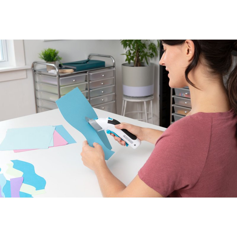 Cordless Crafting Scissors with Dual Blades - Black+Decker 4V MAX, Battery Operated