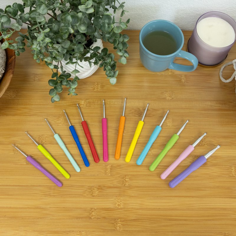 Ergonomic Crochet Hooks Set - Sizes B to N, 12-Piece Lightweight Aluminum Crafting Tools