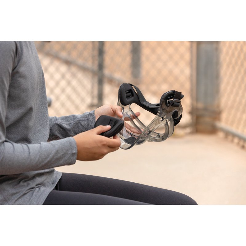 Lightweight Field Hockey Face Mask for Player Protection and Visibility