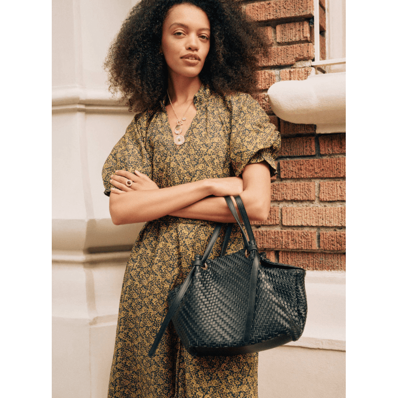 Women's Mini Clam Tote Bag - Stylish Woven Carryall with Inner Pockets