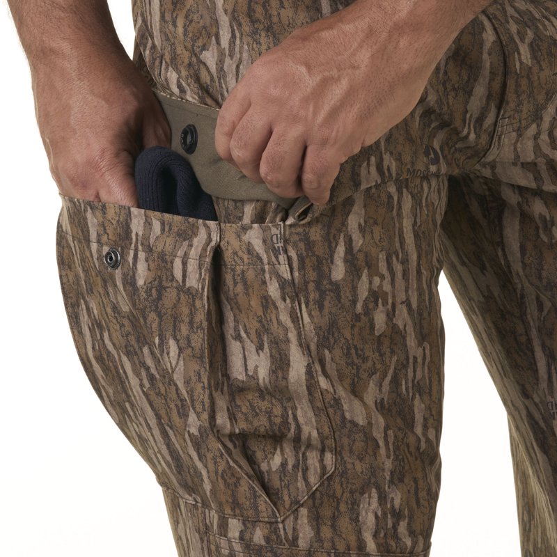 Men's Stretch Cargo Hunting Pants with Silent Snap Closures and Durable Knees