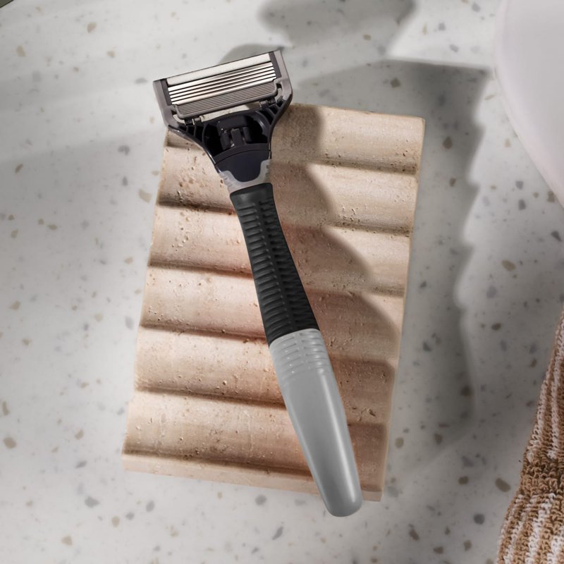 Men's Shaving Razor Kit with 4 Refill Blades - Close, Comfortable Shave