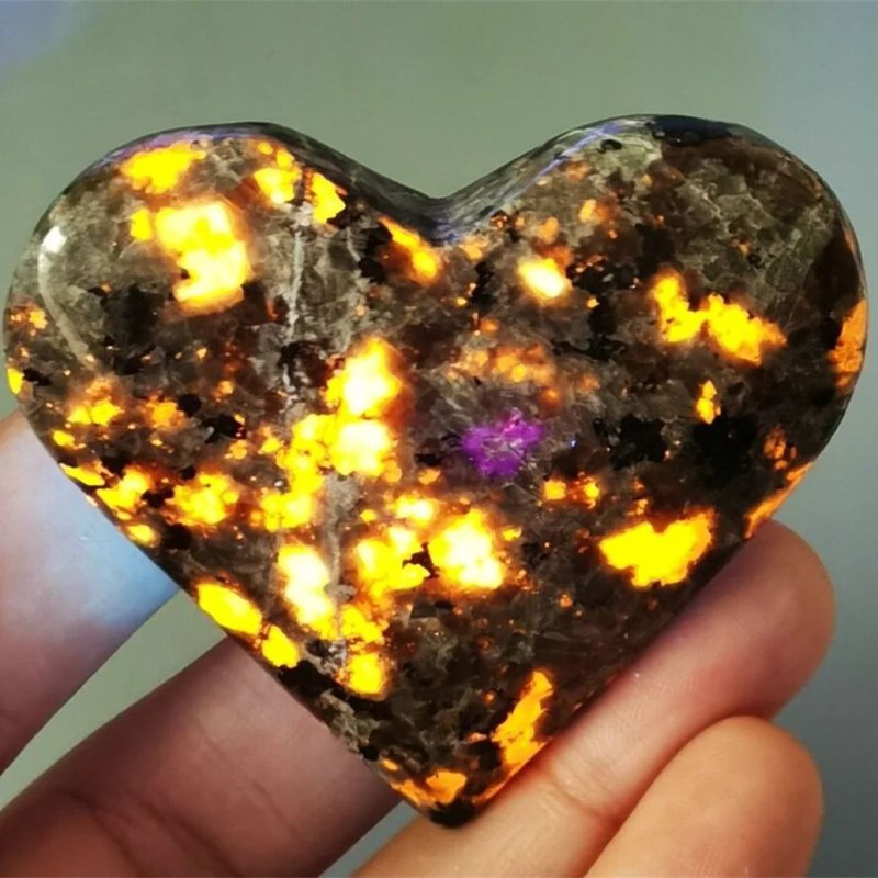 Natural Yooperlite Heart Tumbled Glow Stone UV Reactive Mineral Decor Gift