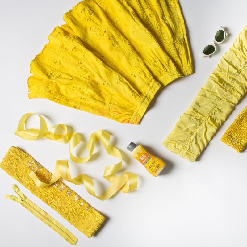Liquid Fabric Dye Daffodil Yellow 7 Fl Oz for Synthetic Textiles