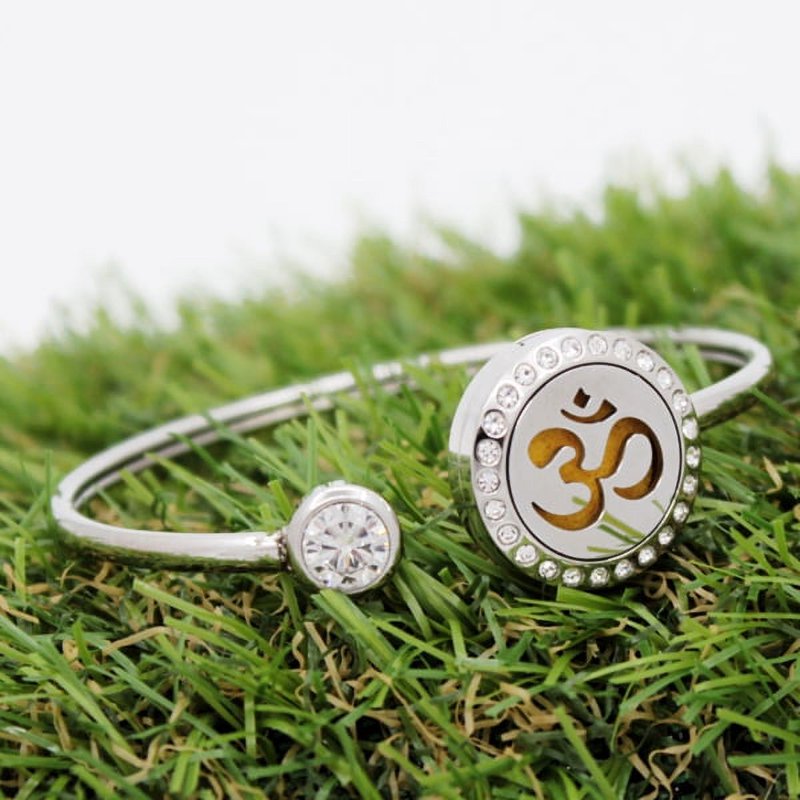 Essential Oil Jewelry Bracelet with Aromatherapy Diffuser - Hypoallergenic Stainless Steel, Gift Box & Reusable Felt Pads