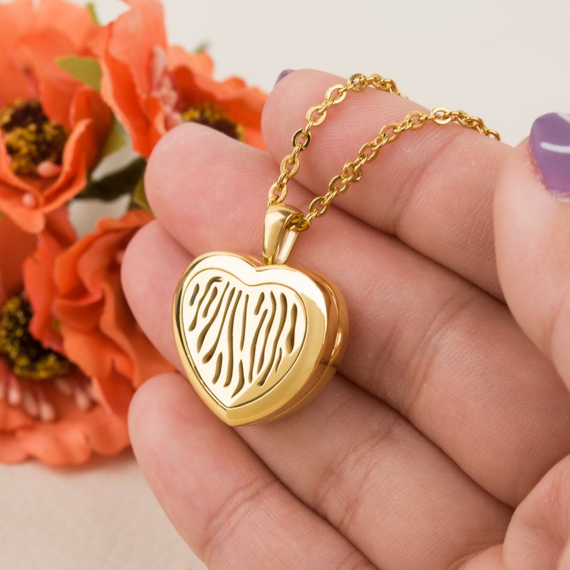 Aromatherapy Heart Necklace Diffuser Jewelry with Reusable Pads Gift Set