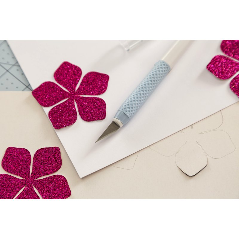 Craft Knife with Locking Blade and Cushioned Grip for Precision Cutting