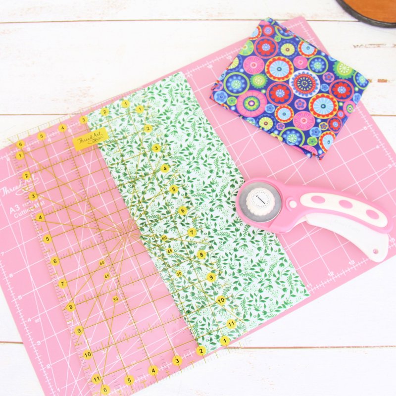 Rotary Cutter Set with 45mm Blade, Self-Healing Cutting Mat & Quilting Ruler