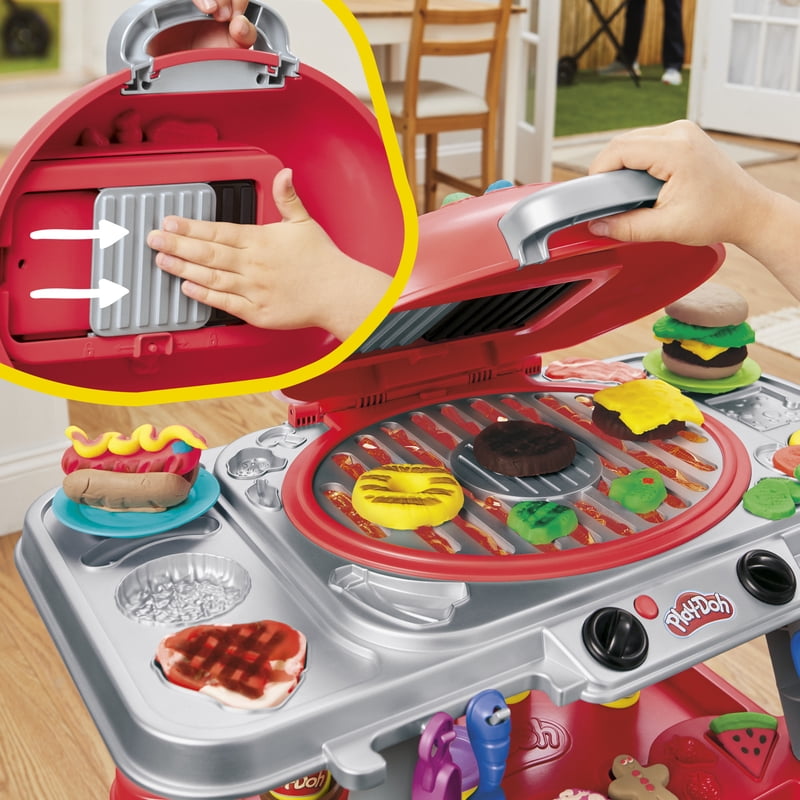 Play-Doh Sizzlin' Grill Playset with Lights & Sounds, 17 Accessories, Kids Cookware Toy