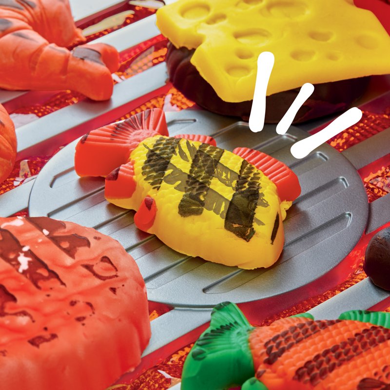 Play-Doh Sizzlin' Grill Playset with Lights & Sounds, 17 Accessories, Kids Cookware Toy
