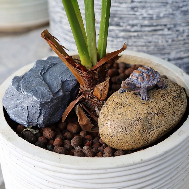 Outdoor Faux Rock Key Hider with Secret Compartment - Weather-Resistant Garden Safe