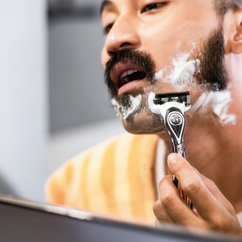 Men's 5-Blade Refillable Razor Set with Handle and Cartridges – Close Shave